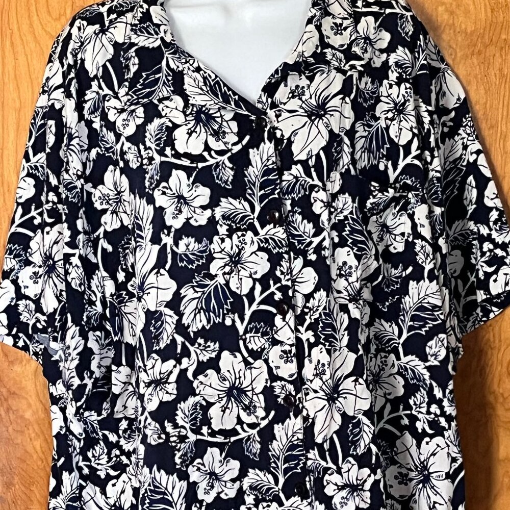 Women's navy and white button down Hawaiian shirt - 3X - D.P.S. Woman